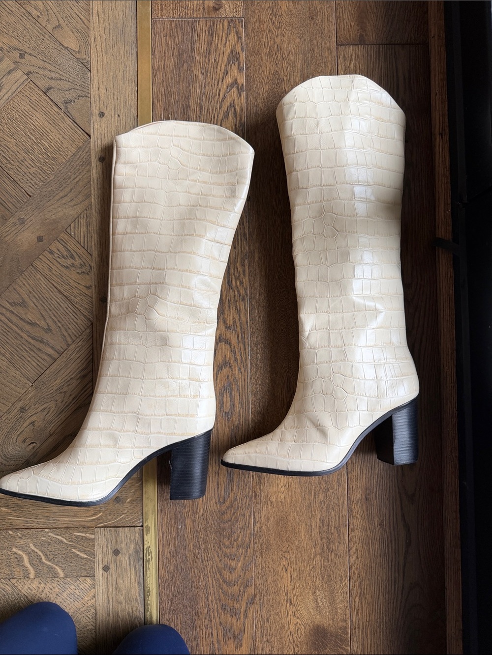 Schutz Maryana Boot in eggshell 8.5 EUC - Picture 8 of 10